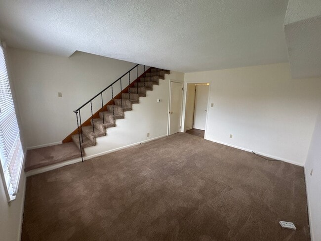 Photo - 523A Dawson Ln