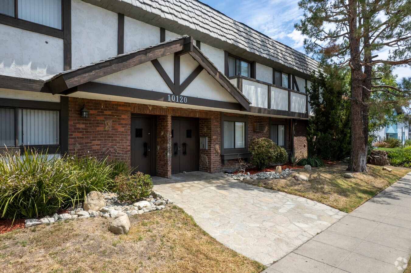 10120 Sepulveda Blvd - Olde English Village