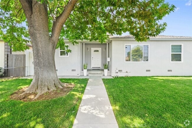 Building Photo - 6933 White Oak Ave Rental