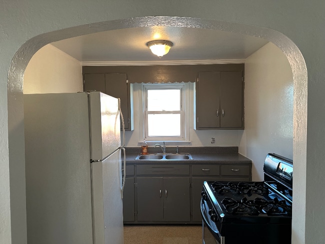 4227 E Allen St Unit 3