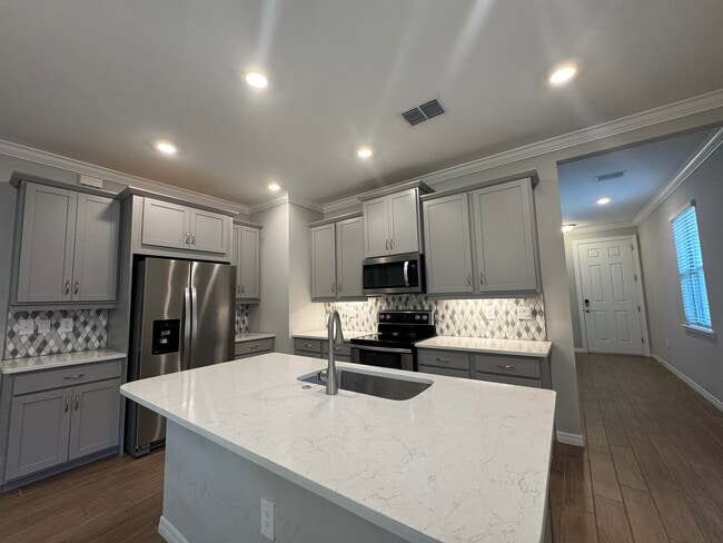Photo - 148 Soliera St