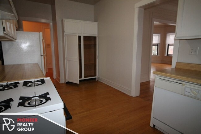 Photo - 1025 Dempster St Unidad 1311-W3