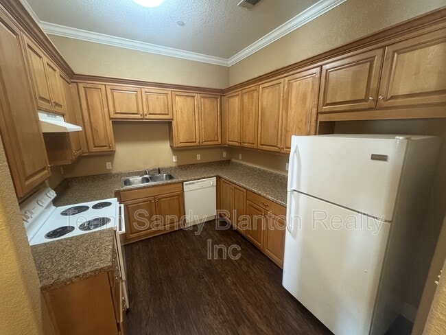 Building Photo - 7071 Lake Joanne Dr