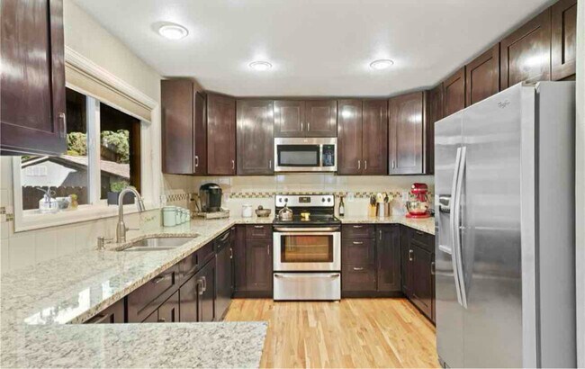 Photo - 885 S Miller St