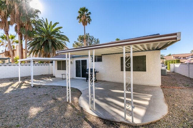 Photo - 2344 Lone Pine Dr