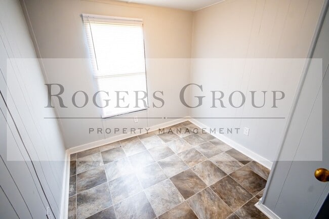 Photo - 385 Julian Smith Rd