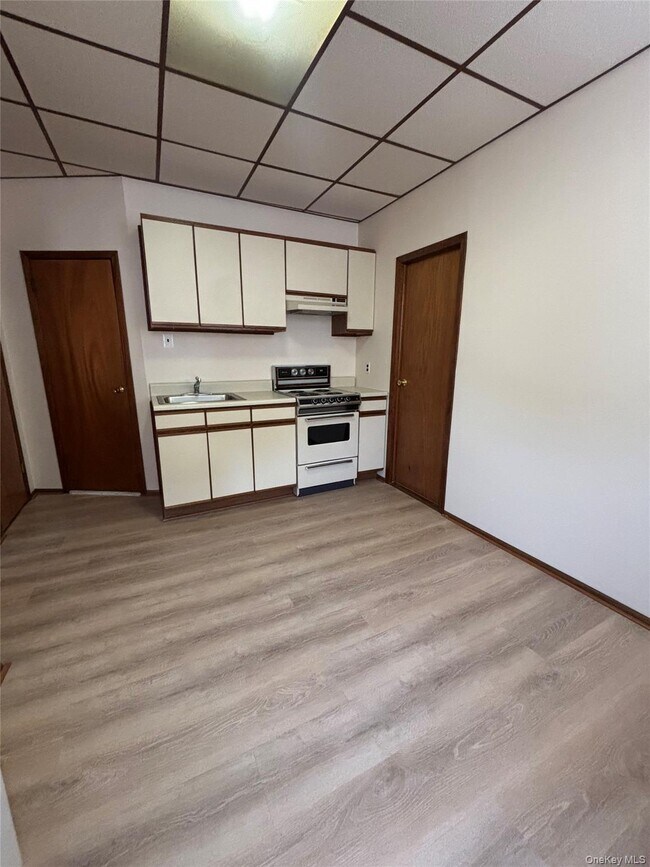 Photo - 55-12 Van Cleef St