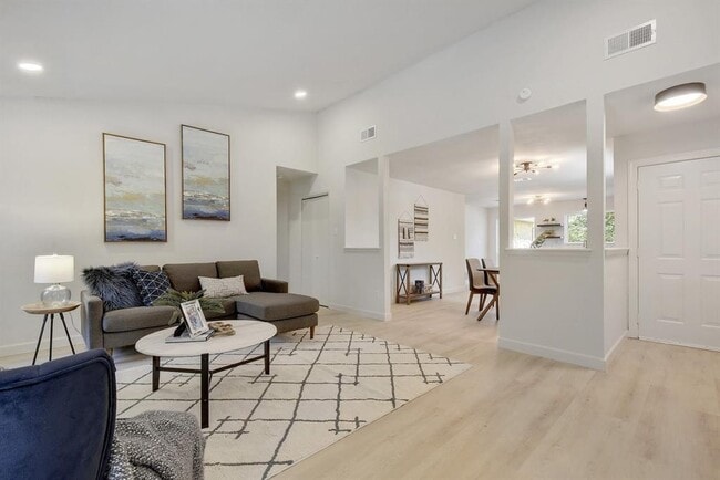 Photo - 4011 Eskew Dr