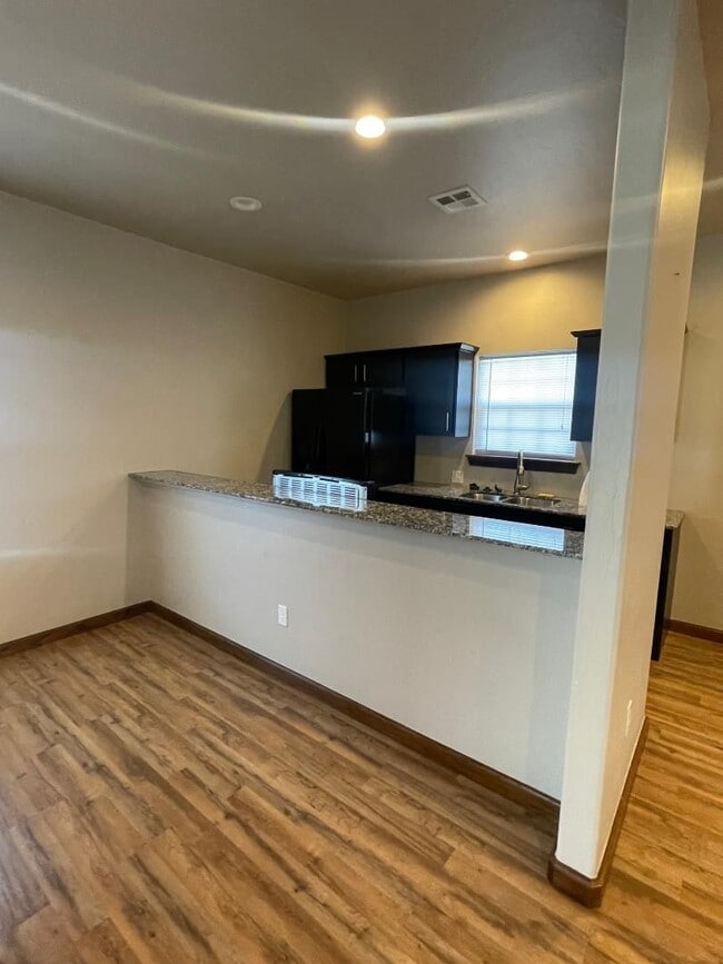 Photo - 2 Bed / 2 Bath Apartment with 3-Car Garage – Central Norman – Available Now!