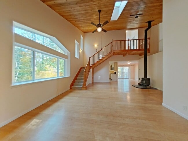 Photo - WINTER SPECIAL ~ $1475 OFF FIRST MONTH RENT