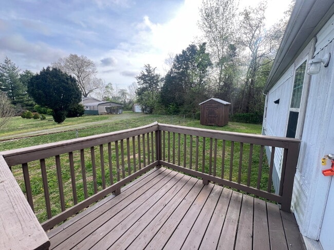 Photo - 1050 Ross Ln