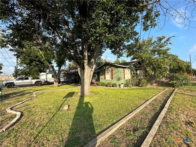 Photo - 893 Pine St