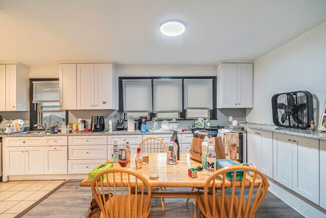 Photo - 335 Packard St