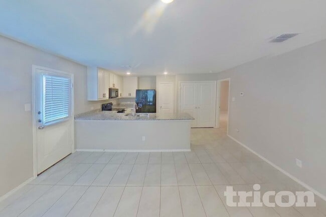 Photo - 6445 Middlebury Dr