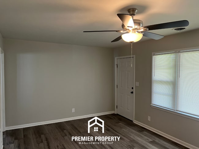 Photo - Newly Renovated 3-Bedroom Home for Rent in Huntsville, AL - Hardwood Floors & Fenced Backyard