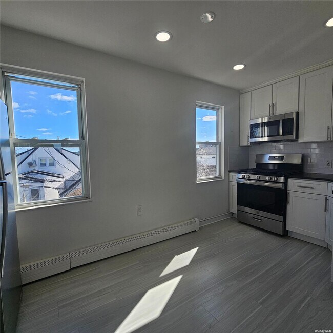 Photo - 124 W Fulton St