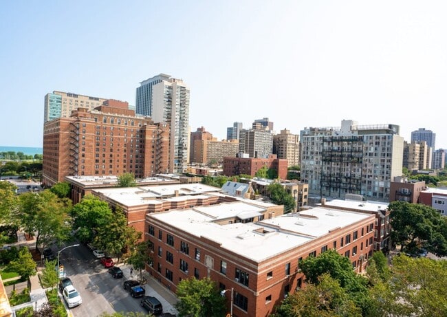 Vecindario - 500 W. Belmont