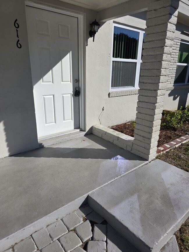 Building Photo - 616 S 6th St