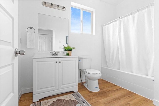 Photo - 2030 Salam Lp Unidad 2030