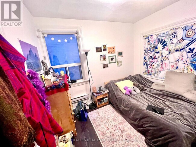 Photo - 791 Bathurst St