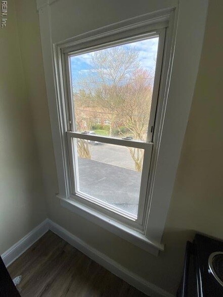 Photo - 3016 Somme Ave