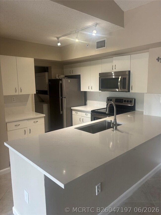 Building Photo - 2640 S University Dr Unit 305