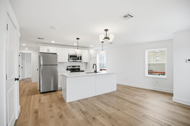 Building Photo - 2302 E Norris St Unit 3