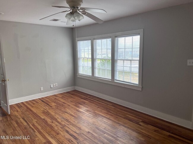 Photo - 2700 Pine Ave