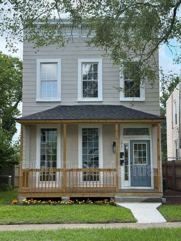 Building Photo - 1812 3rd Ave Unit #2