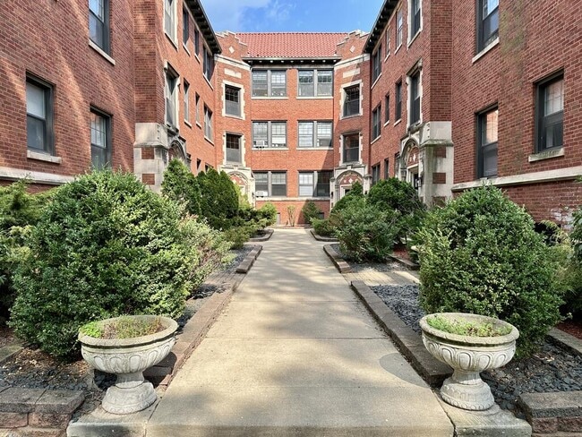 Building Photo - 1312 Oak Ave Rental