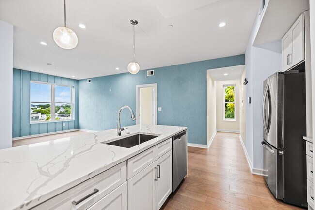 1019 17th Pl NE Unit 401