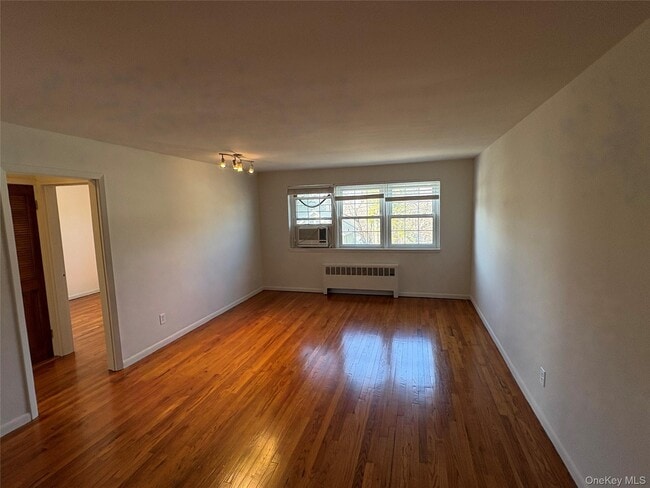 Photo - 180 Brook St