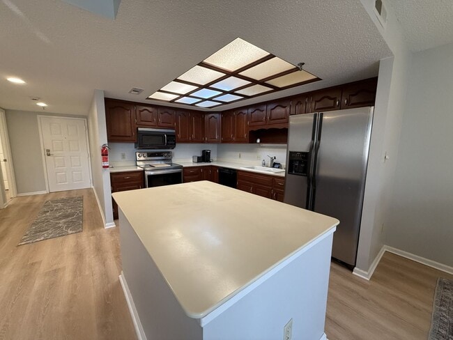 Building Photo - Luxury Living at Midtown Square