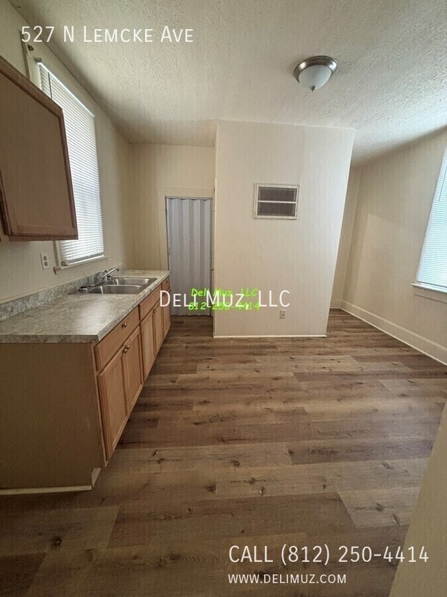 Photo - 527 N Lemcke Ave