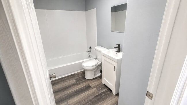 Photo - 1107 N State St