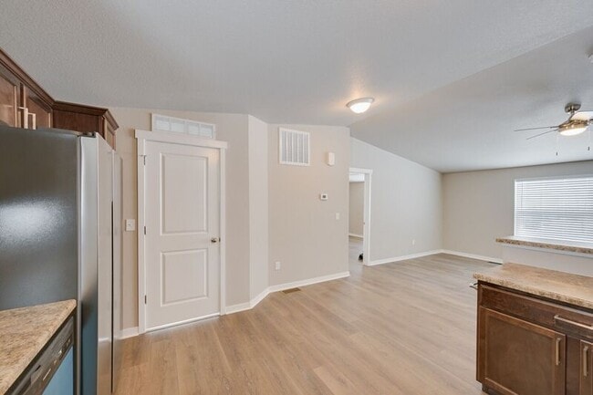 Photo - 1512 Tweed St