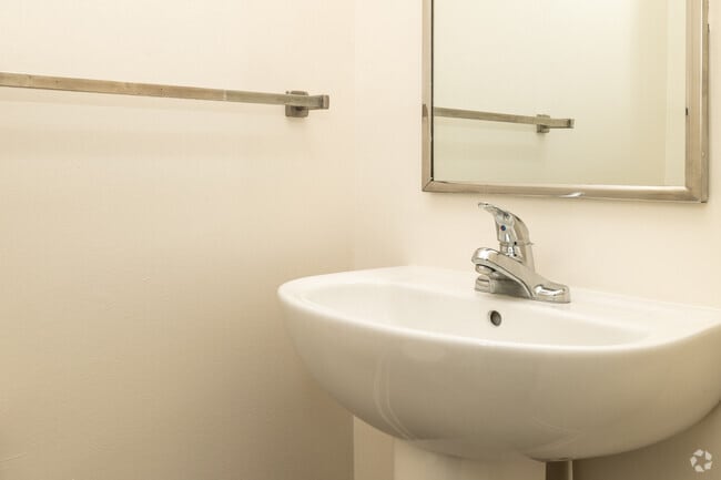 3 habitaciones, 1.5 baños - 1080 pies cuadrados - Medio baño - Windsor Valley Apartments