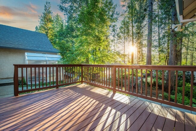 Photo - Spacious 3 Bedroom 2 Bathroom Home in Conv...