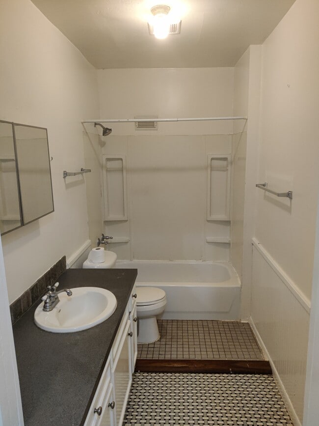 Photo - 2427 Hazard St Unit 1