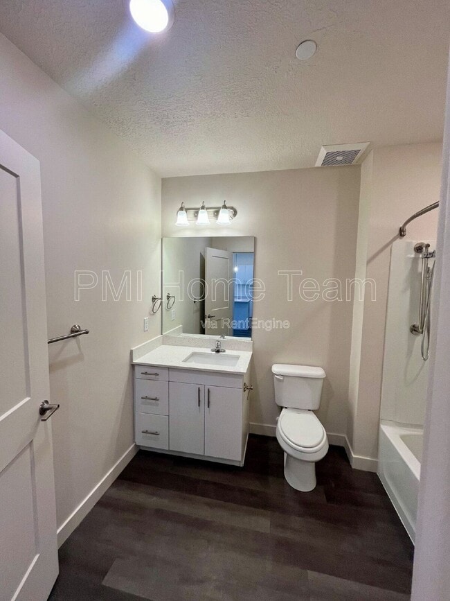 Photo - 155 9th St