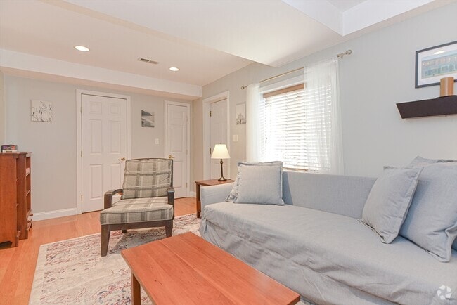 Building Photo - 11 Emmet St Unit 2 Rental