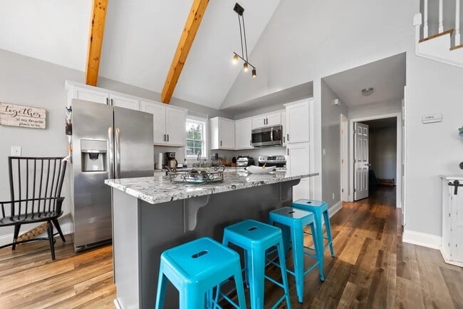 Photo - 105 Sportsman Cir NE