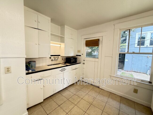 162 Chatsworth St