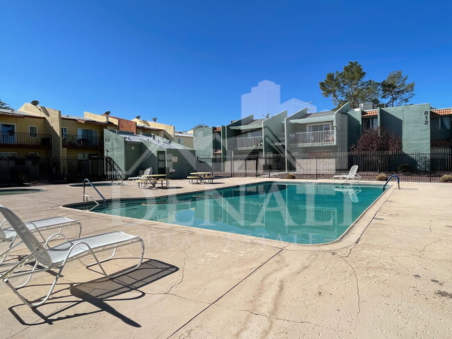 Building Photo - 822 S Langley Ave Unit 207