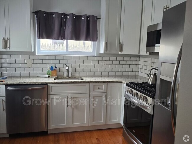 Building Photo - 323 Cross St Rental