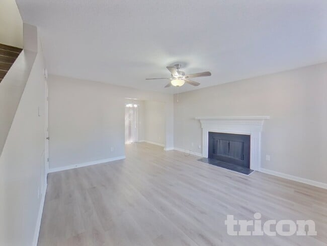 Photo - 104 Kells Dr