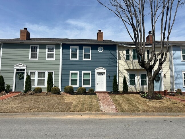 Photo - Well appointed 2 bed, 2.5 bath Townhouse