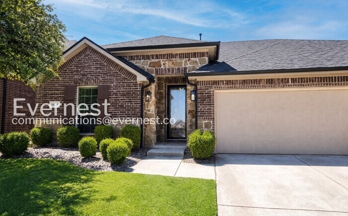 4 Bed/2 Bath Home with Garage & Fenced Yard / Pet-Friendly / Coming Soon! - 4 Bed/2 Bath Home with Garage & Fenced Yard / Pet-Friendly / Coming Soon!