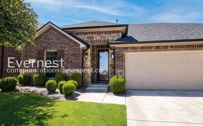 Building Photo - 4 Bed/2 Bath Home with Garage & Fenced Yard / Pet-Friendly / Coming Soon!
