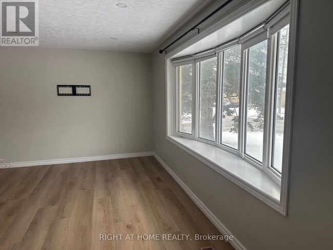 Photo - 5 Parkway Crescent